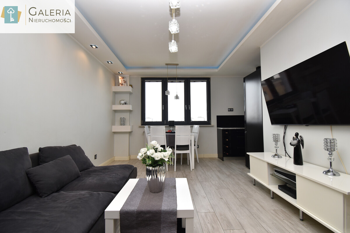 Elbląg GALERIA NIERUCHOMOŚCIZ pasji i miłości do nieruchomościNa sprzedaż: 2 pokoje przy rynkuul. Płk