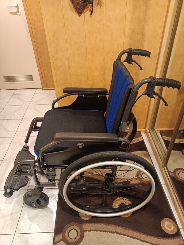 Elbląg Sprzedam lekki składany wózek inwalidzki nowy. Mieści się w bagażniku. Cena 200 zł.