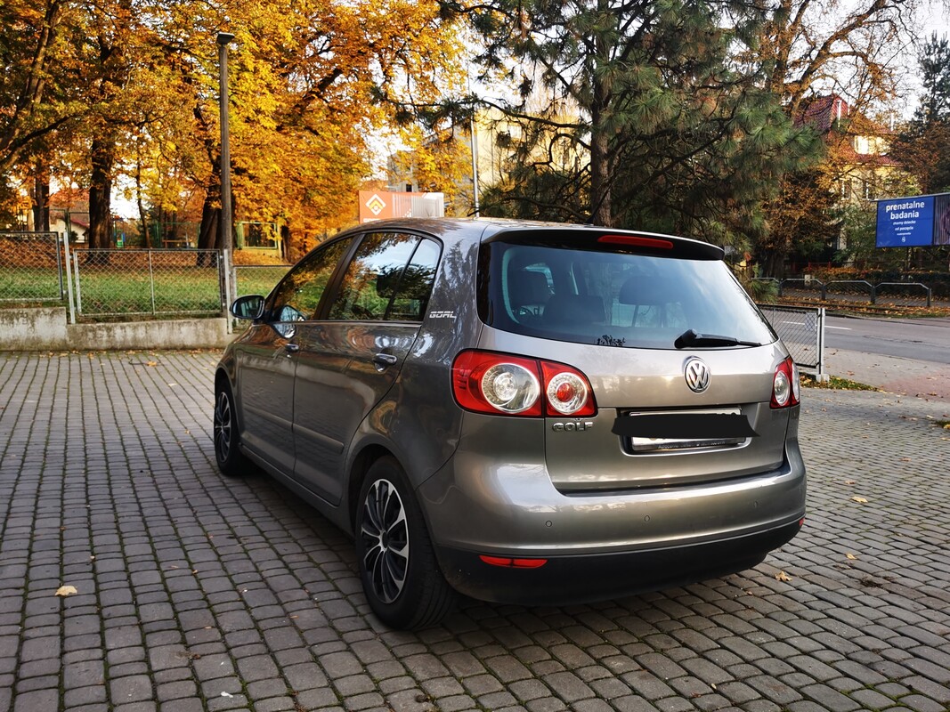 Elbląg Golf Plus z silnikiem 1.4 w gazie.
Auto wygodne i ekonomiczne. Uzywane na co dzień, jeździ bez problemów.