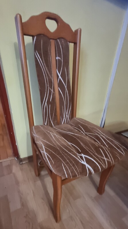 Elbląg Stół drewniany i 4 krzesła. Wymiary stołu to 80x150cm (200cm po rozłożeniu). Komplet 4 letni w stanie idealnym,