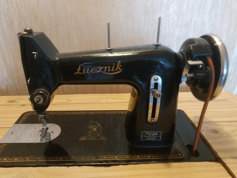 Elbląg Sprzedam maszynę do szycia ŁUCZNIK KL.82 z szafką napędzaną nożnie, produkowana w latach 1954-1959 w pełni