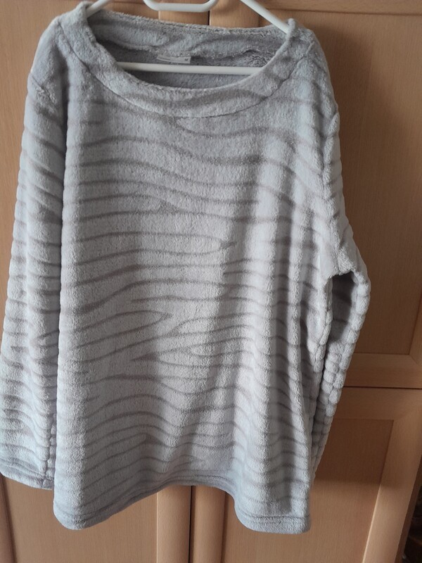 Elbląg Sprzedam dluga nowa kamizelka (jak narzutka ) za 50 zł
Suknia biala nowa za 40 zł
Resztę oddam dogadamy się za