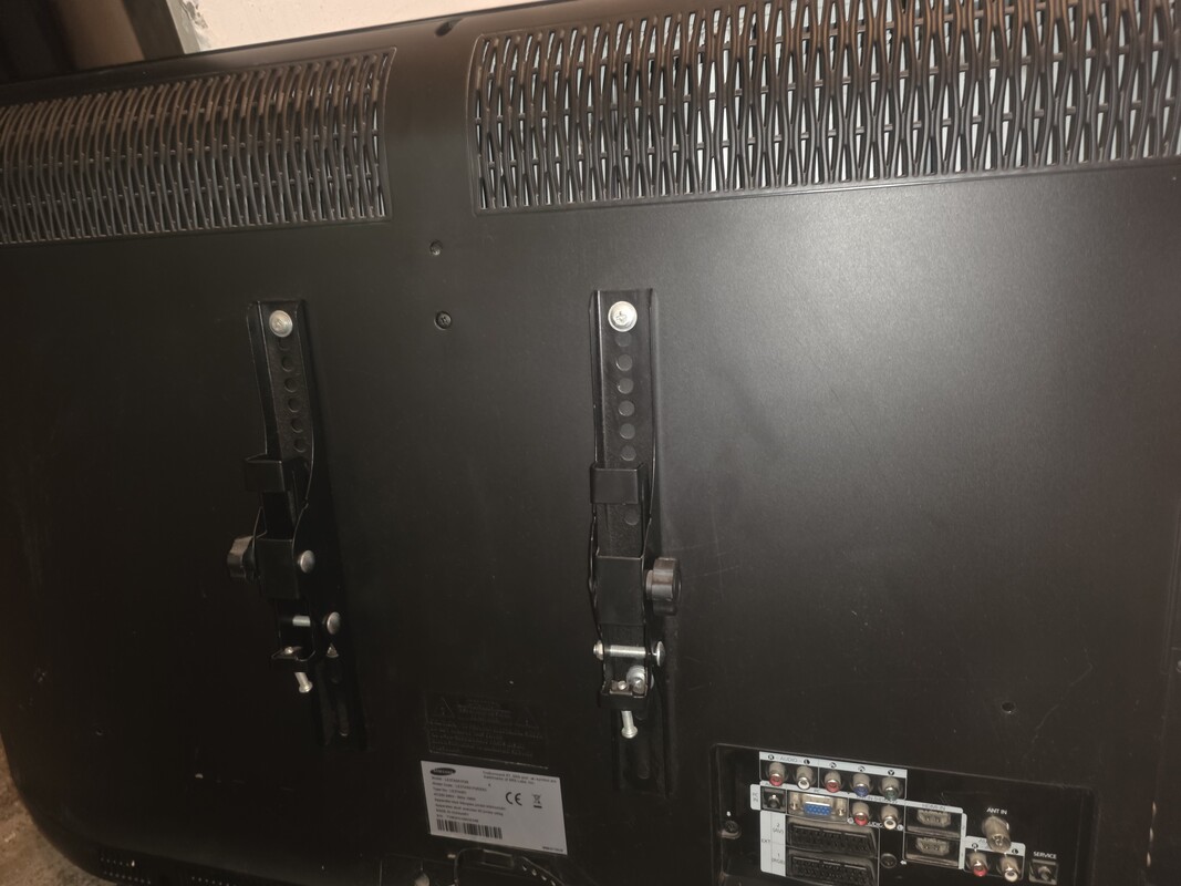Elbląg Telewizor Samsung LE37A551P2RXXC to 37-calowy telewizor LCD z NAJLEPSZEJ Serii 5 (A551) + WIESZAK