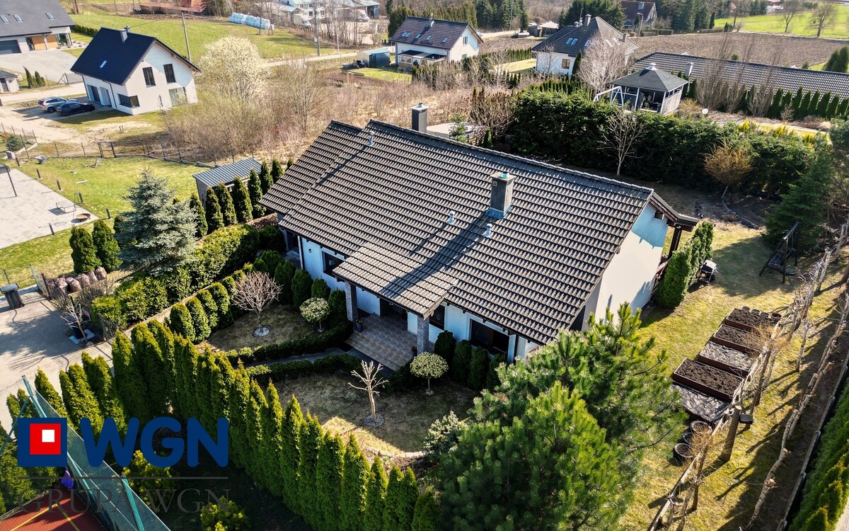 Elbląg Komfortowy dom 160 m² z ogrodem, Komorowo Żuławskie, tylko 10 km od ElblągaWGN Nieruchomości Oddział