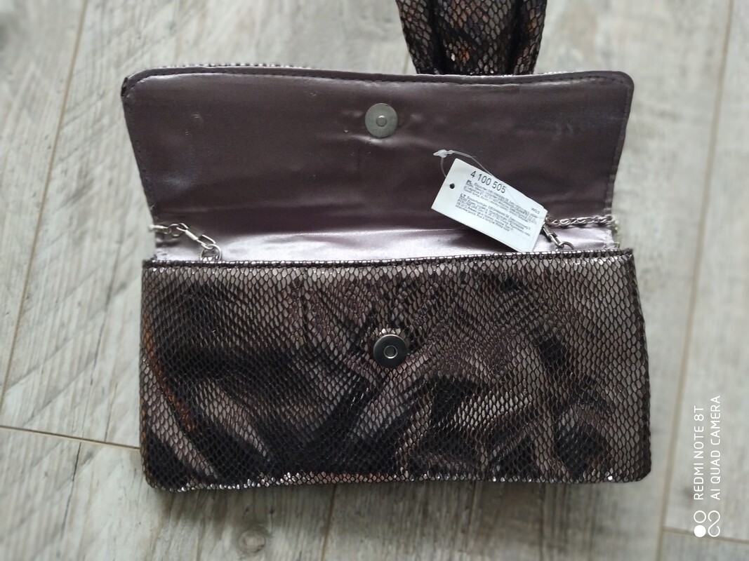 Elbląg 1.Torebka kopertówka NOWY z metką - 35 zł
2.Worek czarny NOWY - 40 ZŁ
3.Torebka Monnnari - 20zł
4.Srebrna