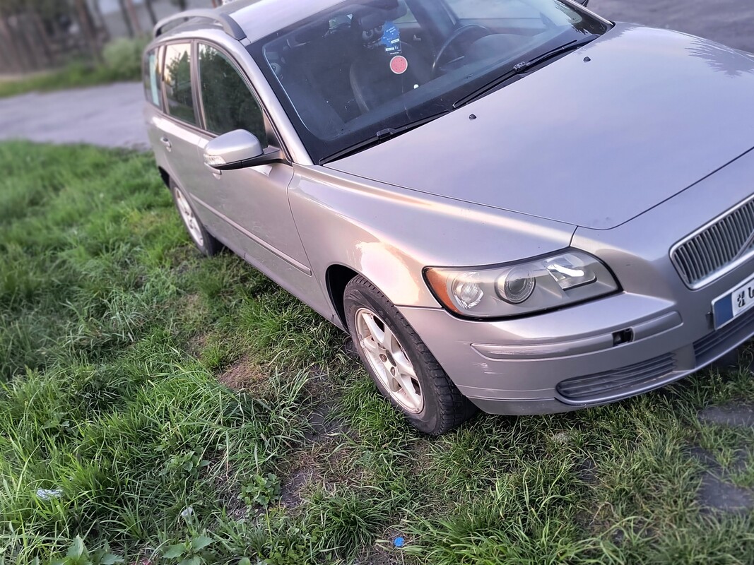 Elbląg Sprzedam Volvo V50 1.6 d wszystko sprawne nawet klimatyzacja zawieszenie w bardzo dobrym stanie zero wycieków 2