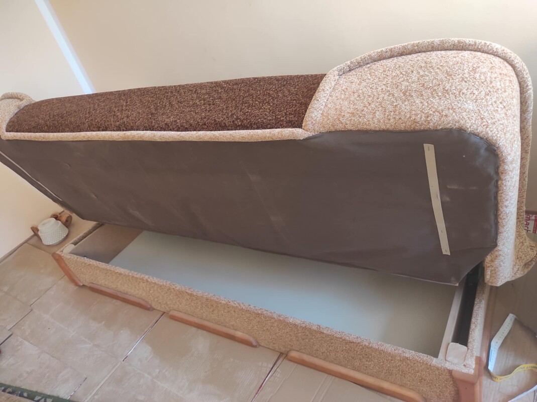 Elbląg Sprzedam wygodną, używaną wersalkę w bardzo dobrym stanie. Posiada mechanizm rozkładania, przy którym nie