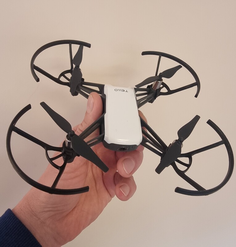 Elbląg Dron DJI Ryze Tello z czteroma oryginalnymi bateriami, Wi-Fi reapeterem Xiaomi (do wydłużenia zasięgu), twardym