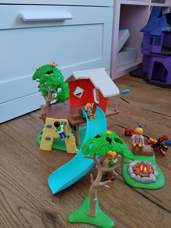 Elbląg Sprzedam zestaw Playmobil nr 71001 - domek na drzewie ze zjeżdżalnią i ogniskiem led. Stan bdb.