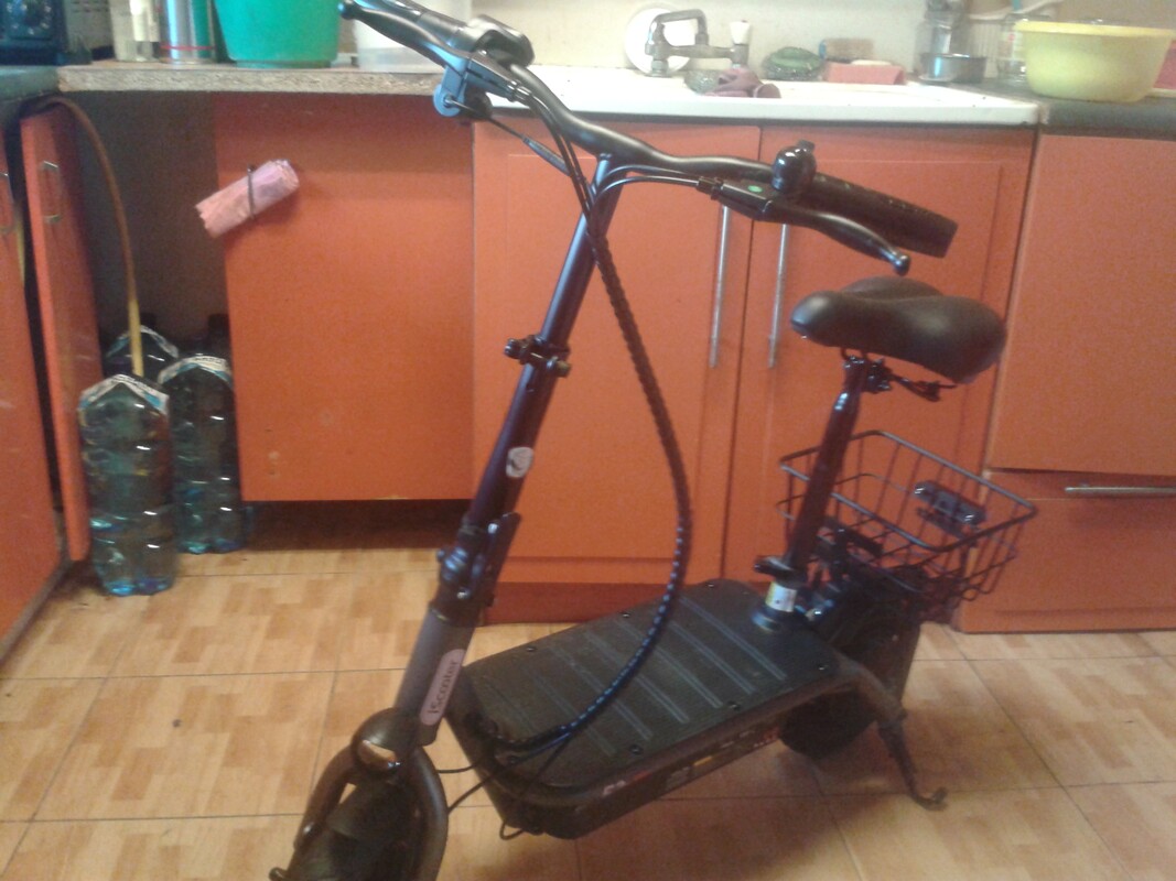 Elbląg Sprzedam nową hulajnogę elektryczną z siodełkiem, idealna na prezent pod choinkę.