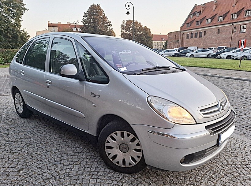 Elbląg CITROEN XSARA Picasso1.6 Benzyna2010 rokNAJBOGATSZE WYPOSAŻENIEKlimatyzacja MROZIOpłaty na Rok---
