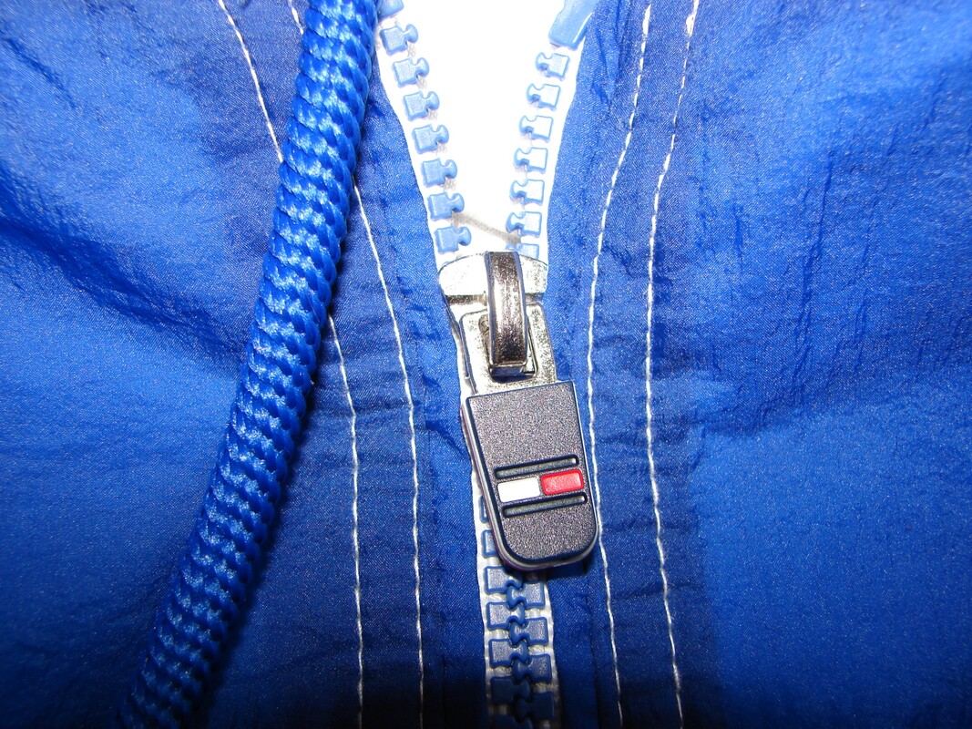 Elbląg TOMMY HILFIGER kurtka wiatrówka wodoodporna - nowa z metkami przywieziona z USA
- ramiona – 39cm
-