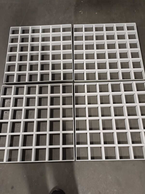 Elbląg Rastry do sufitu podwieszanego, nowe, wymiary 60x60 kolor biały. 50 m2.Cena 30 zł metr kwadratowy.