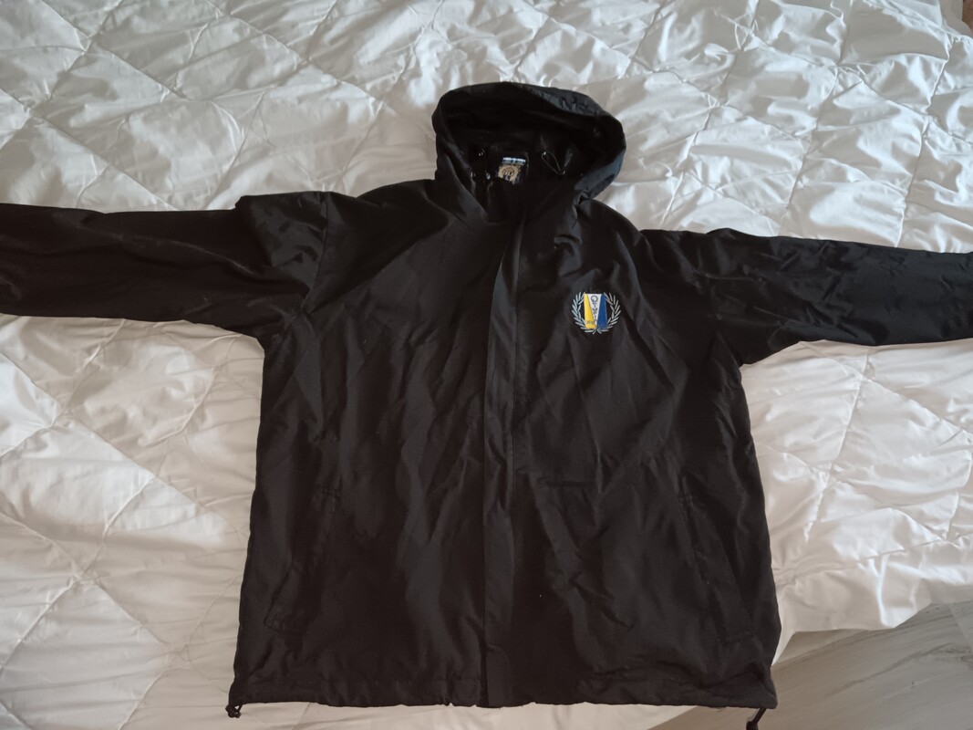 Elbląg Witam. Sprzedam wiatrówkę Olimpia Elbląg. Rozmiar L. 1 raz przymierzona. Nie noszona wogole. Prezent ale za