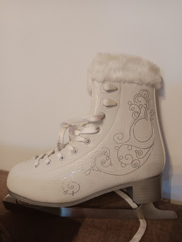 Elbląg Sprzedam łyżwy w b. dobrym stanie. Wkładka 27cm. Jak nowe. Polecam.