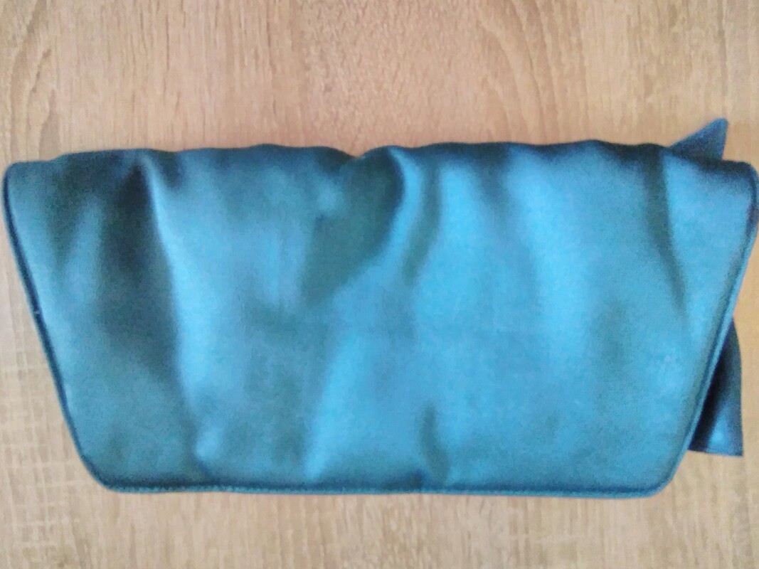 Elbląg Sprzedam 2 torebki używane w cenie 20 złotych za jedną torebkę.