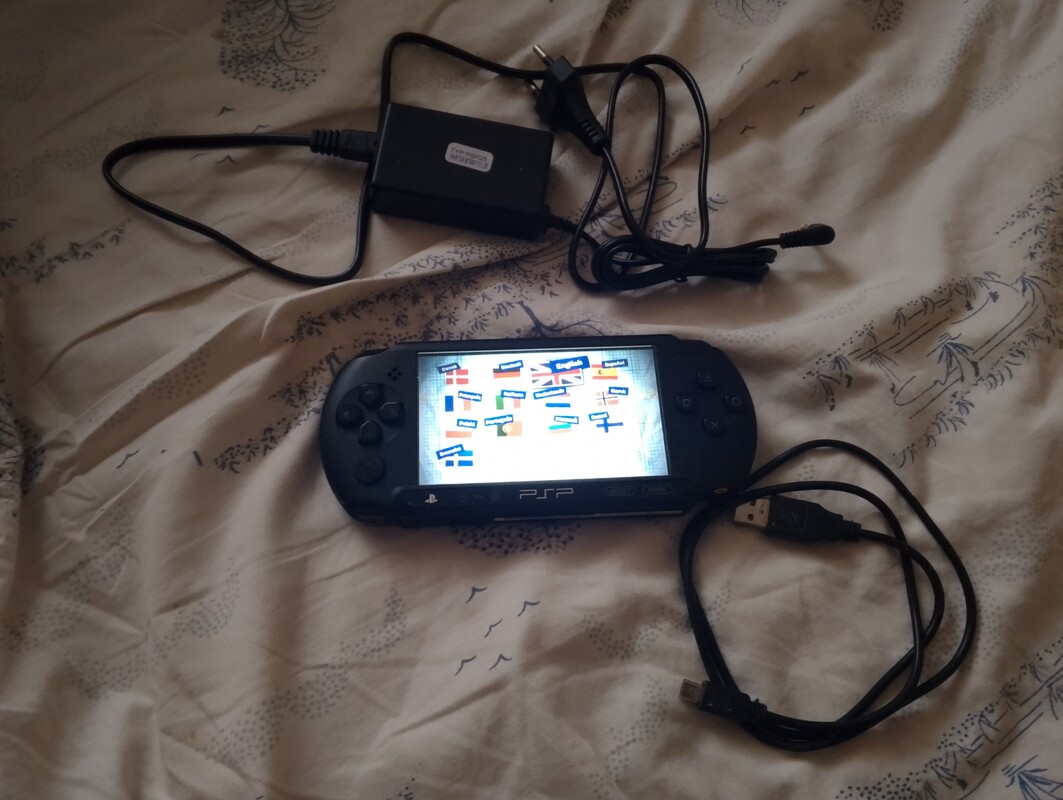 Elbląg Sprzedam zadbaną konsolę przenośną PSP E1004 street+ karta pamięci 4 GB+ gra little big planet platformowka.