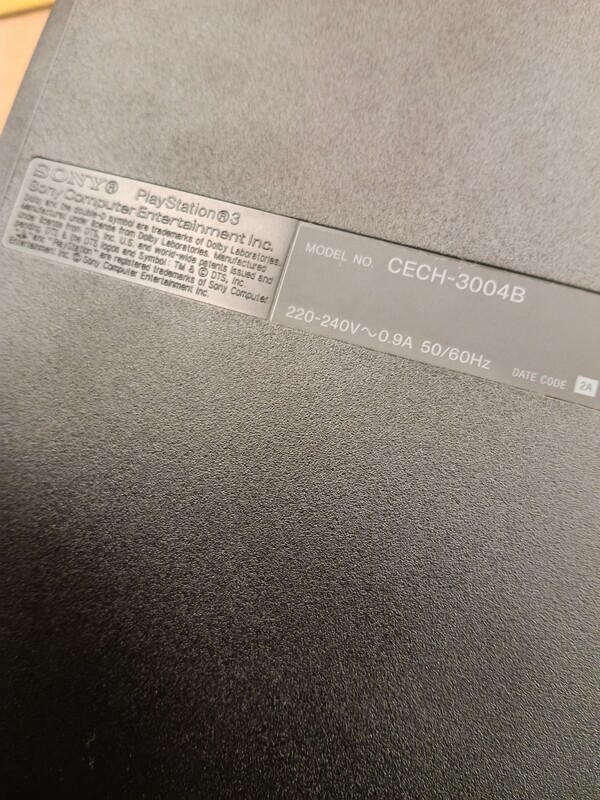 Elbląg Sprzedam konsolę PlayStation 3 Slim z dyskiem 320Gb (model CECH-3004B), 9 gier jak na zdjęciu, 2 oryginalne