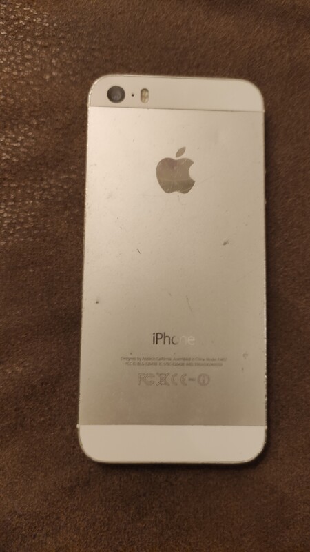 Elbląg Na sprzedaż iPhone 5S A1457 w kolorze białym. Telefon jest uszkodzony.
Na ekranie widoczne są pęknięcia,
