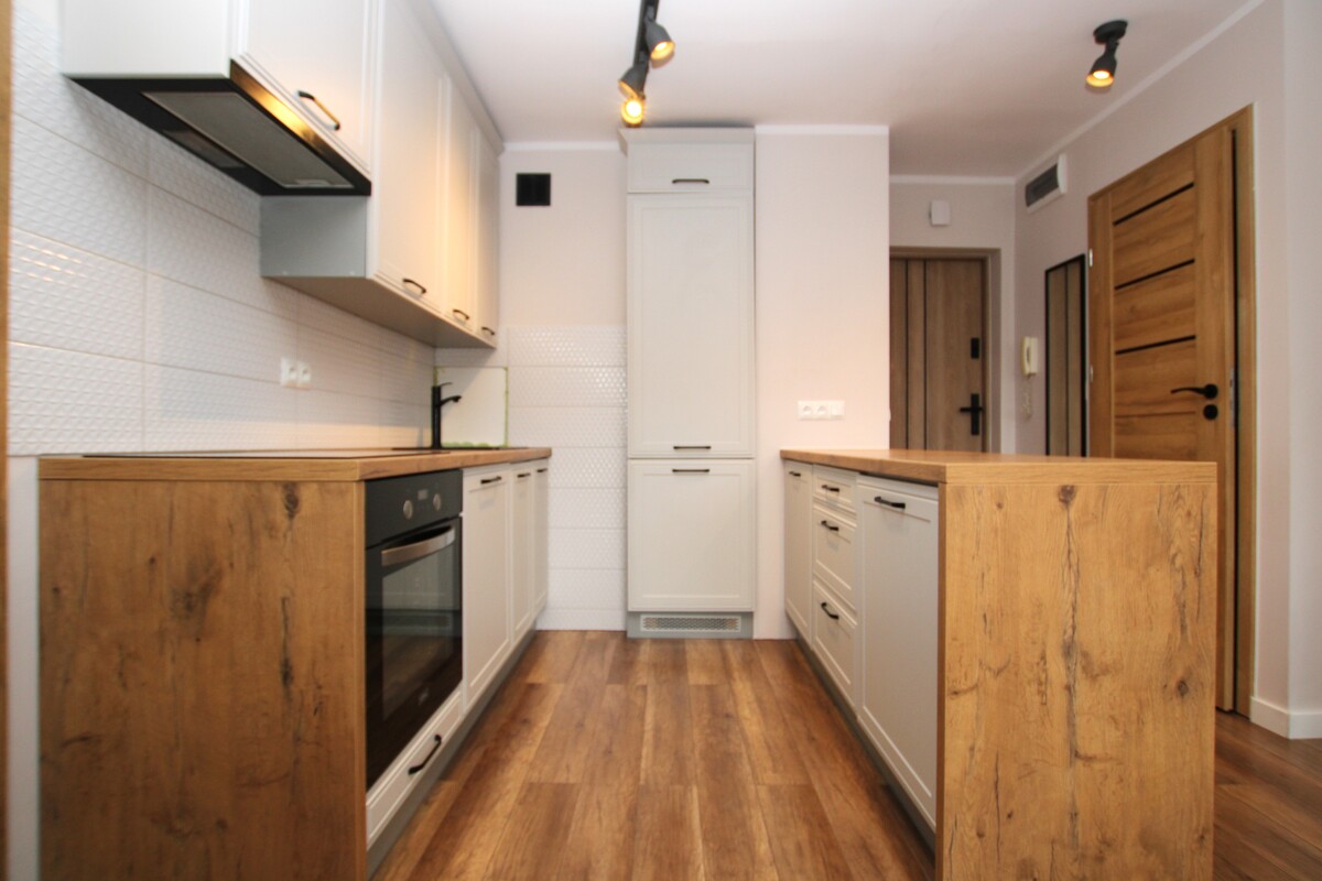 Elbląg NIERUCHOMOŚCI ANNA KRASZEWSKA Dwa pokoje po generalnym remoncie w centrum miasta***umeblowanie w