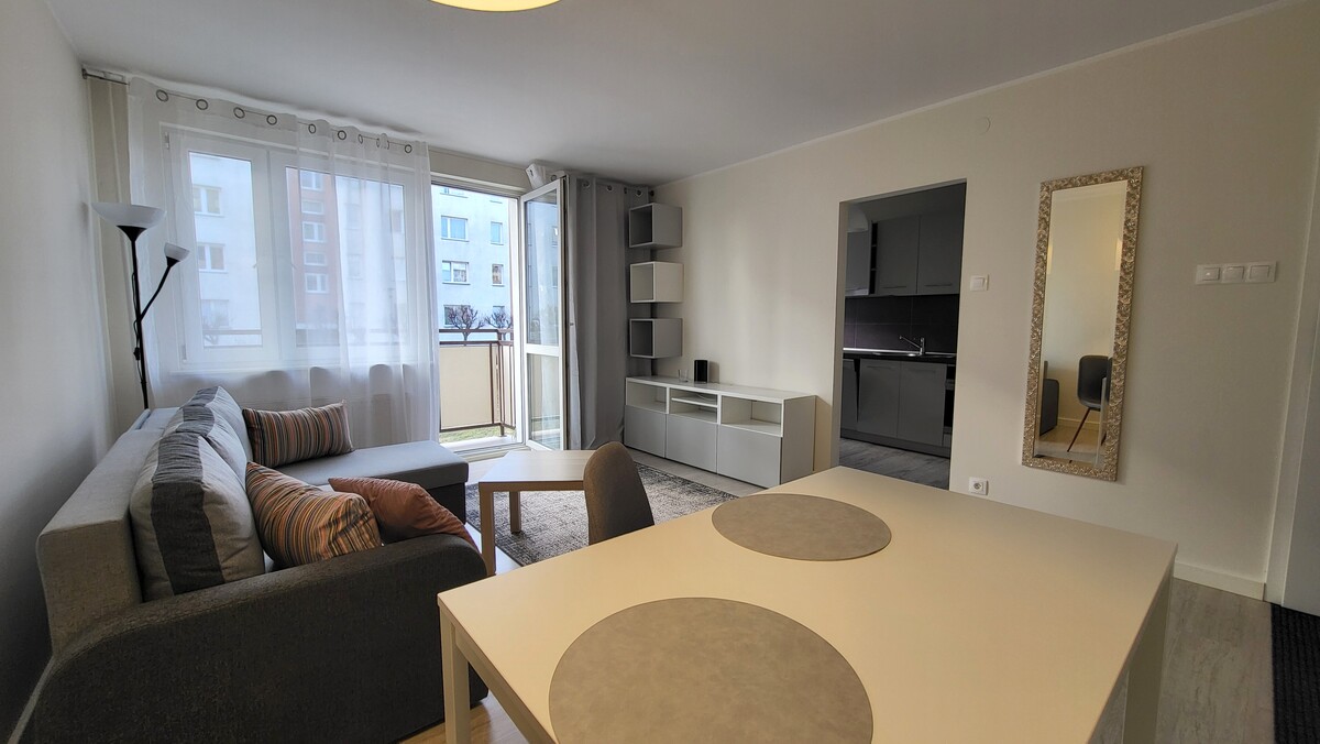 Elbląg KWADRAT NIERUCHOMOŚCImieszkanie 1 pokojowe - 31,4 m2parterbalkonumeblowane i wyposażonegotowe do