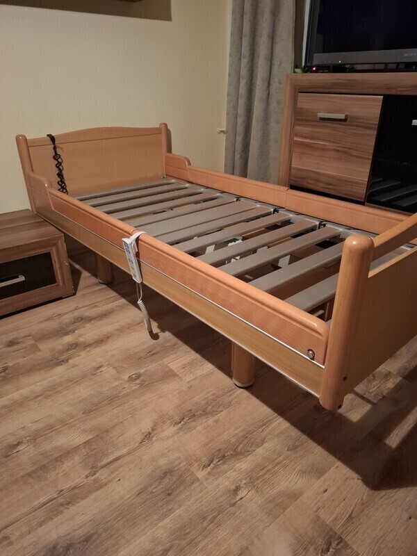 Elbląg Łóżko rehabilitacyjne elektryczne trzyfunkcyjne, okazyjnie sprzedam. 
Łóżko rehabilitacyjne Vö lker 3010S,