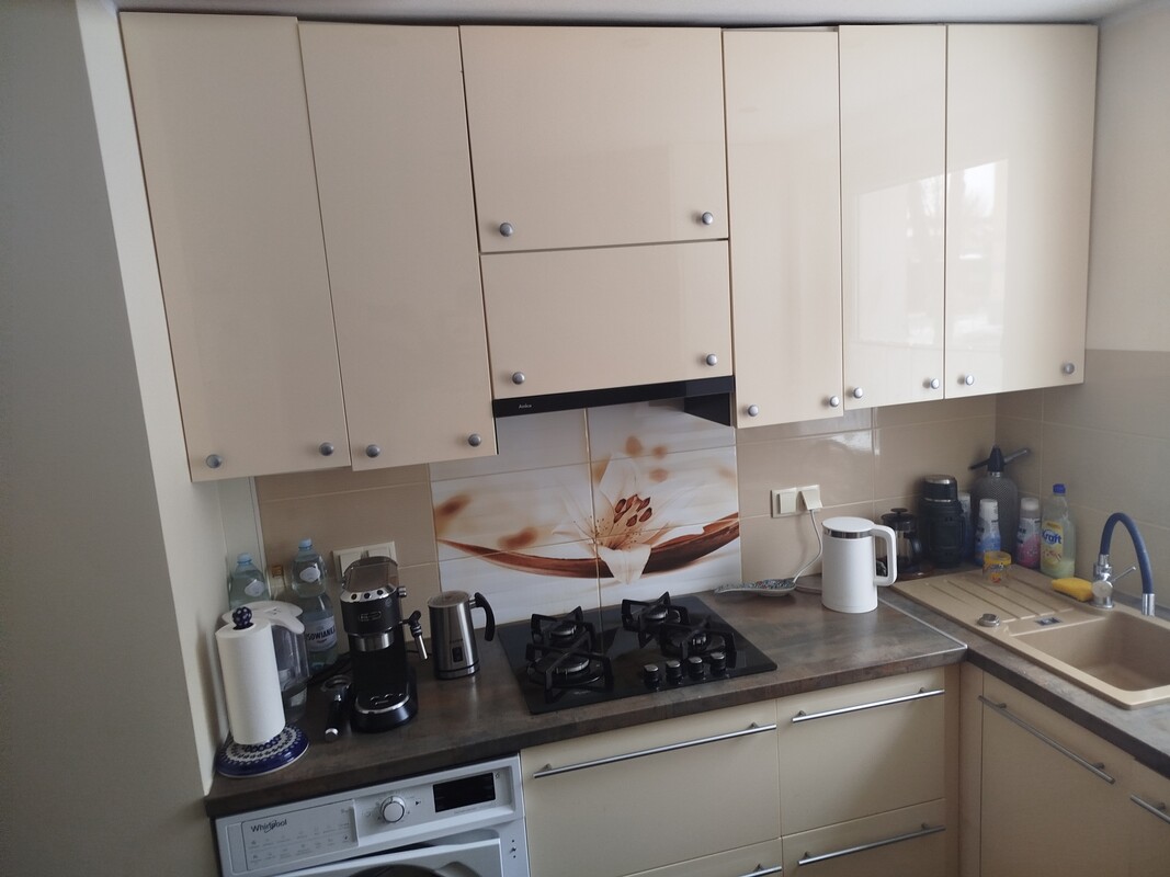 Elbląg Sprzedam meble kuchenne 2,5X3,5m lakier, szuflady z domykaniem. Zmywarka pod zabudowę 45cm. W komplecie