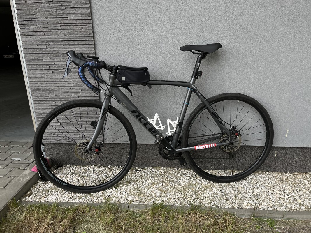 Elbląg Sprzedam rower grawel.
Osprzęt Shimano Sora
Hamulce tarczowe mechaniczne
Rama aluminiowa
Użytkowany przed dwa
