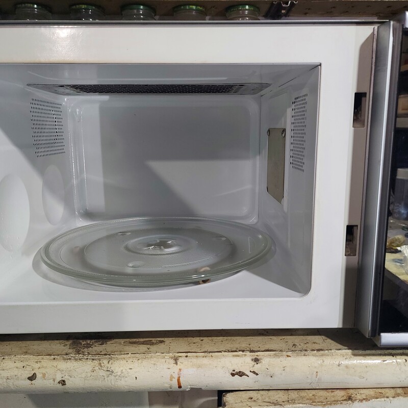 Elbląg Sprzedam kuchenkę mikrofalową Zelmer 29z010 sprawna, używana. Nowa kosztuje 340 - 375 zł. Cena - 65% do