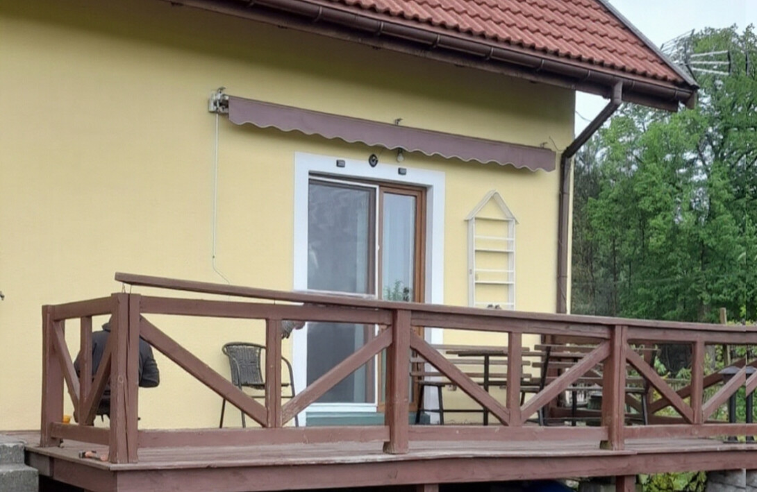 Elbląg Sprzedam solidną markizę. Długość całkowita: 4 m, długość materiału: 3,80 m.