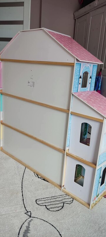 Elbląg Domek dla lalek dużyWymiary 130,51 x 32,99 x 129,49 cm, dużo mebeli oryginalnych w zestawie. na terenie