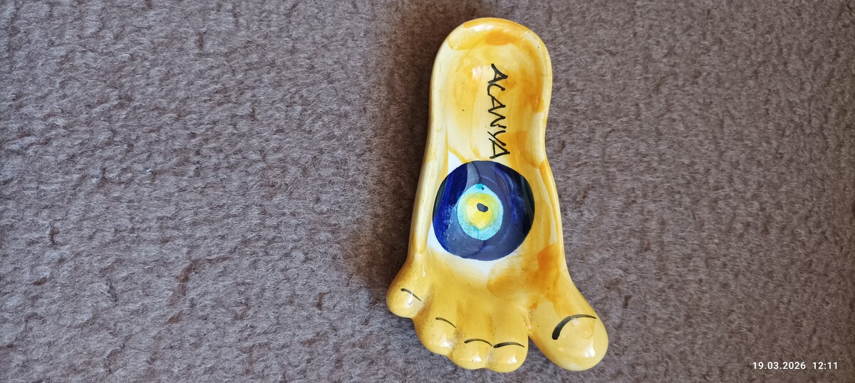 Elbląg Mam do sprzedania przedmiot kształcie stopy. Może służyć jako popielniczka lub podstawka na różne przedmioty.