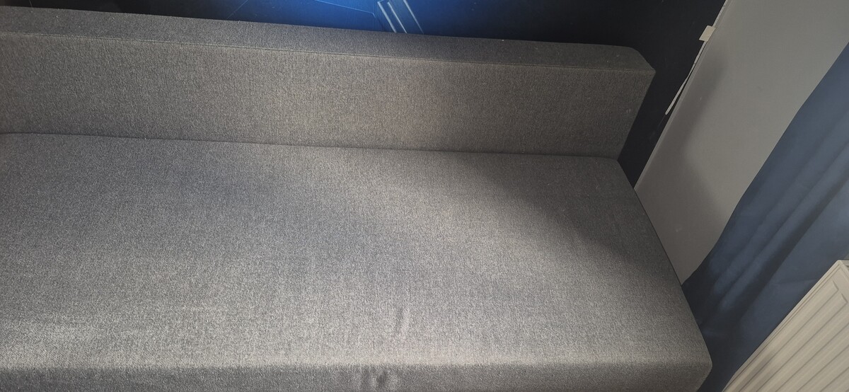 Elbląg Sofa rozkładana. Stan bardzo dobry. Kolor szary. Duza skrzynia na pościel. Powierzchnia spania 150x190.Wymiary