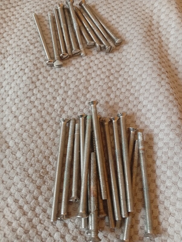 Elbląg mam do sprzedania wkręty i śruby mosiężne różne rozmiary dobre do remontu łodzi wkręty są mosiężne niklowane