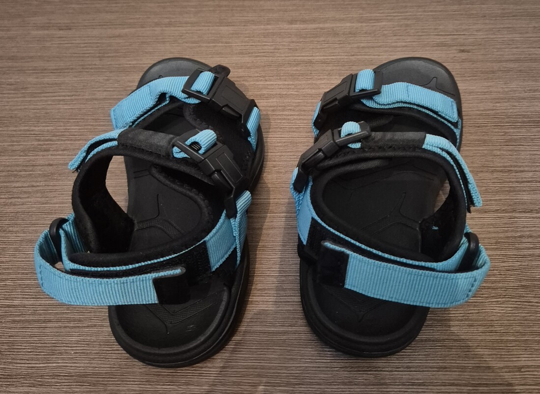 Elbląg Nowe sandały rozmiar 29 firmy Reserved.
Długość wkładki 18-19 cm.