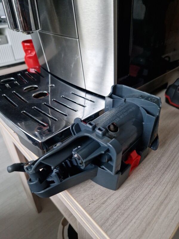 Elbląg Sprzedam ekspres automatyczny DeLonghi PrimaDonna S Deluxe ESAM 26.455.M.
Ekspres jest w pełni sprawny i