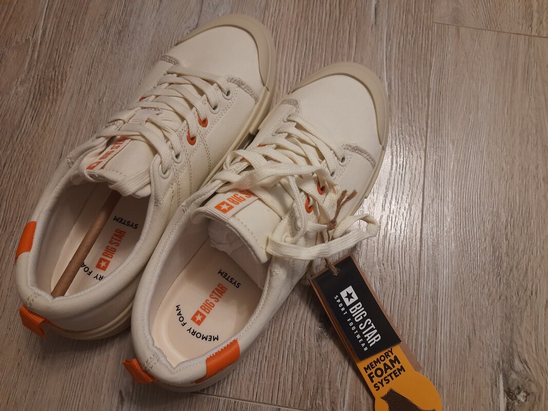 Elbląg Sprzedam świetne sneekersy Big Star
rozm.41,wg producenta wkładka 26 cm.
Bardzo wygodna wkładka.
Nowe z