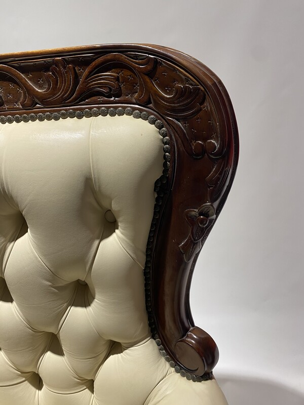 Elbląg Na sprzedaż sofa Ludwik
Ładne zdobienia
Wymaga renowacji