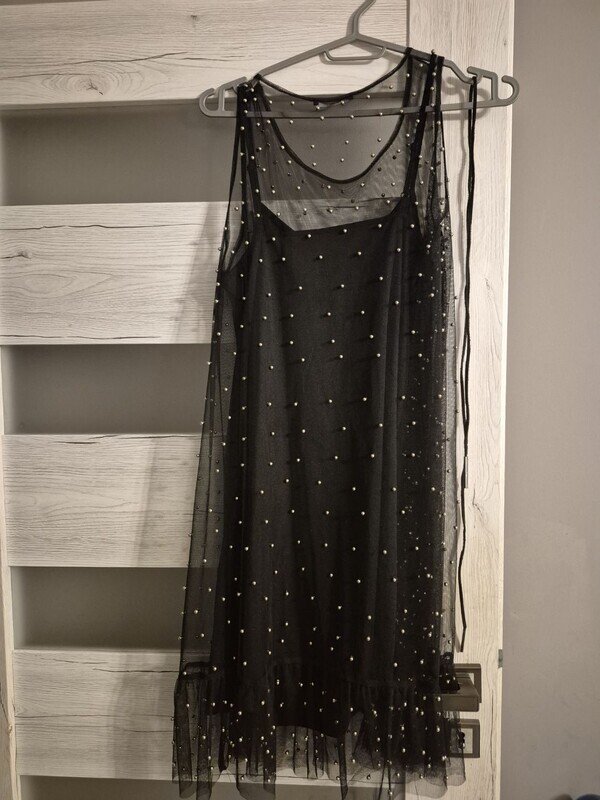 Elbląg Pakiet ubrań damskich w rozmiarze 38 plus trzy pary butów rozm.39
Pantofle czerwone - marka Mohito
Płaszcz do