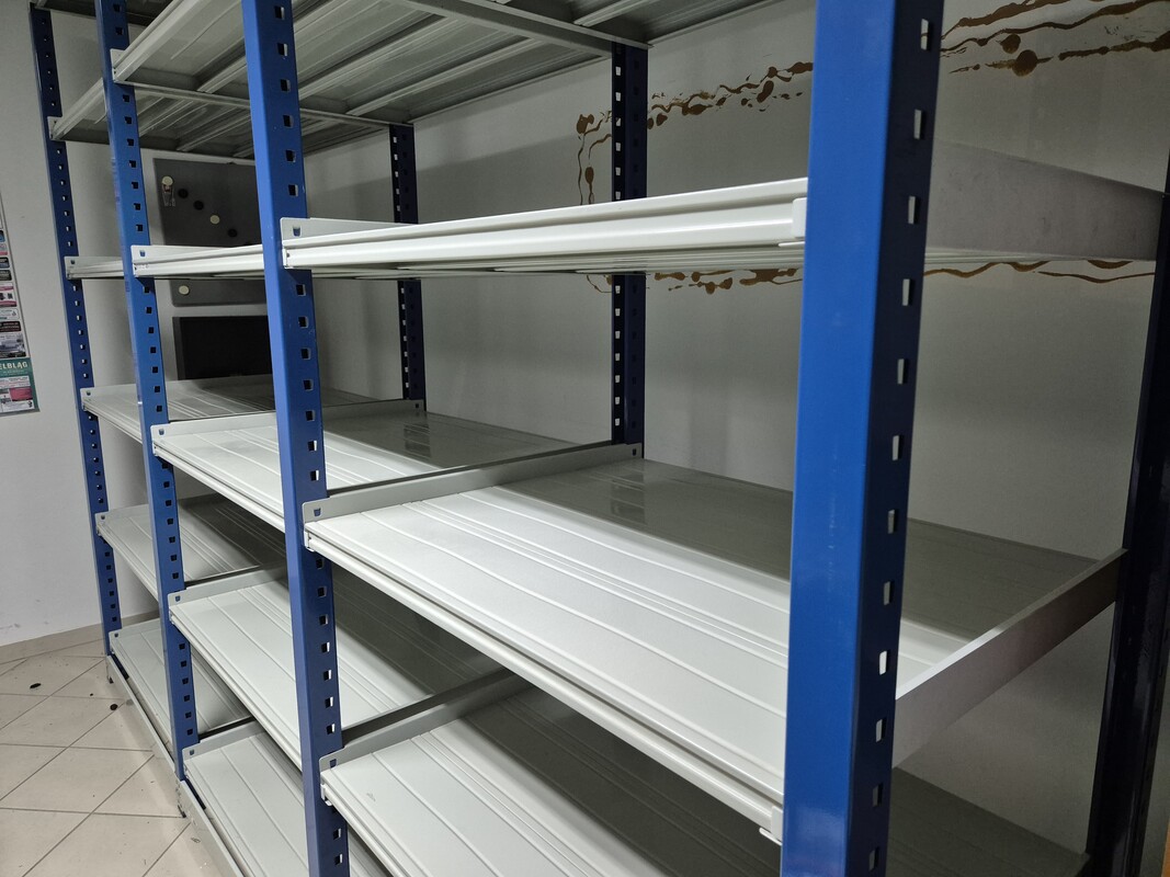 Elbląg Witam mam do sprzedania regał magazynowy metalowy, konstrukcja składana.
Regał bardzo solidny, wyprodukowany