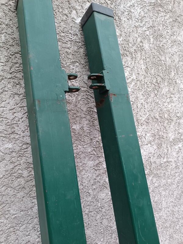 Elbląg Dwa słupki do zawieszenia bramy z rury kwadratowej 8 cm na 8 cm ścianki 0.4 mm grubości wysokość 1.8 m w