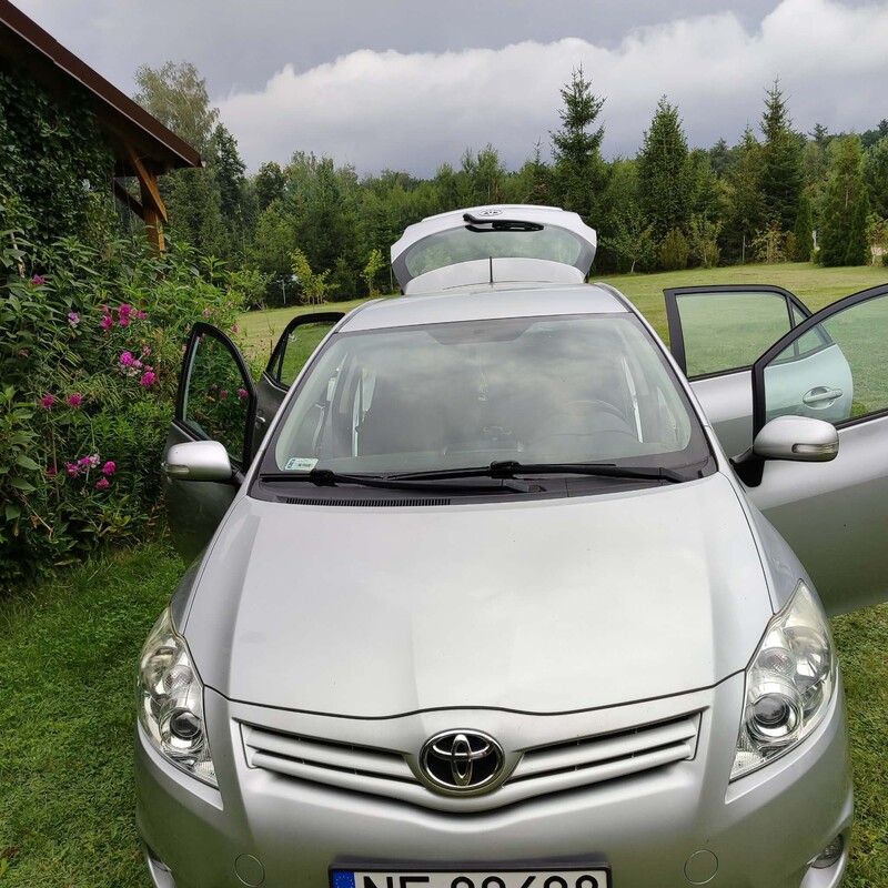 Elbląg Sprzedam Toyota Auris rok prod. 2013 z niskim przebiegiem 132500 km salonowa bezwypadkowa pierwszy właściciel.