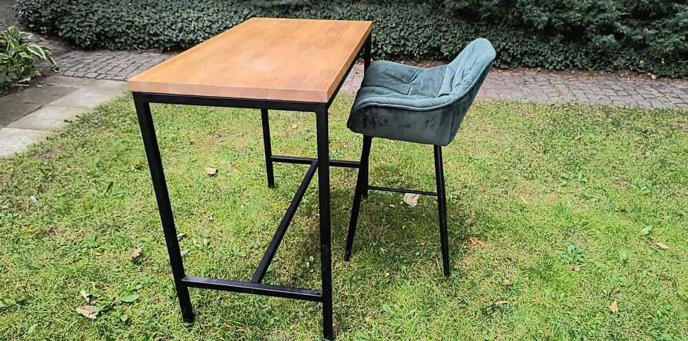 Elbląg Sprzedam stół o wymiarach wys. 100cm szerokość 110cm głębokość 61cm oraz dwa krzesła typu hokker o wymiarach