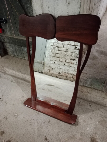 Elbląg Sprzedam lustro drewniane z czasów PRL. Wymiary szkła 40 cm x 72 cm. Stan widoczny na zdjęciach. Odbiór