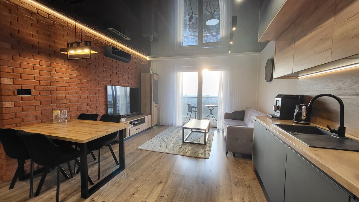 Elbląg KWADRAT NIERUCHOMOŚCI2 pokoje, wysoki standard wykończeniaKorona ElblągaVI piętro - windaduży balkon od