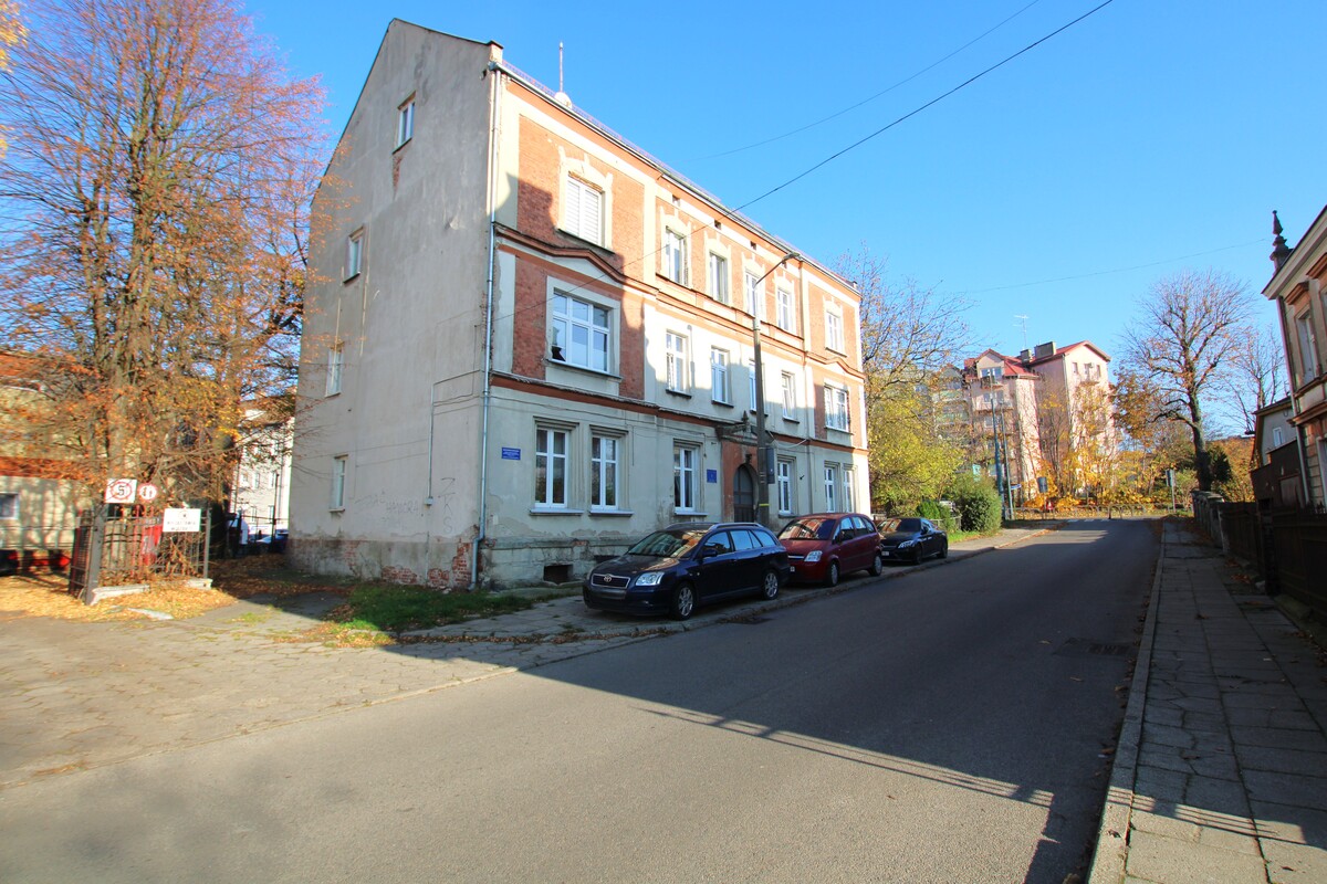 Elbląg NIERUCHOMOŚCI ANNA KRASZEWSKA Mieszkanie 5-pokojowe z ogródkiem przy budynku ul. Niska NOWA