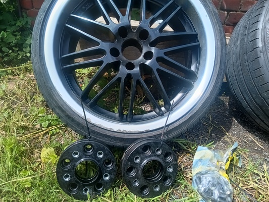 Elbląg Witam sprzedam alufelgi 19   ładnymi   oponami letnimi 225 /35 r 19 do BMW. Mercedes, audi, VW
W cenie dystanse