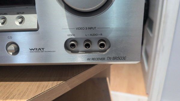 Elbląg sprzedam amplituner ONKYO jestem drugim właścicielem sprzedaje ponieważ kopiłem nowy 
w zestawie kabel pilot