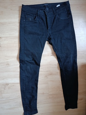Elbląg Sprzedam czarne spodnie męskie House Stan bardzo dobry. Rozmiar L 30/34.Kontakt sms