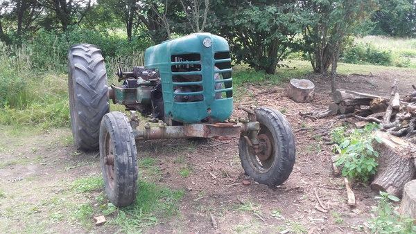 Elbląg witam posiadam do sprzedania zetora 3011 zetor jest do kapitalnego remontu brak góry silnika wał sie obraca